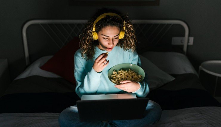 late-night eating habits